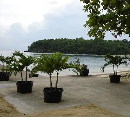 Crystal Ripple Beach Lodge オーチョ・リオス