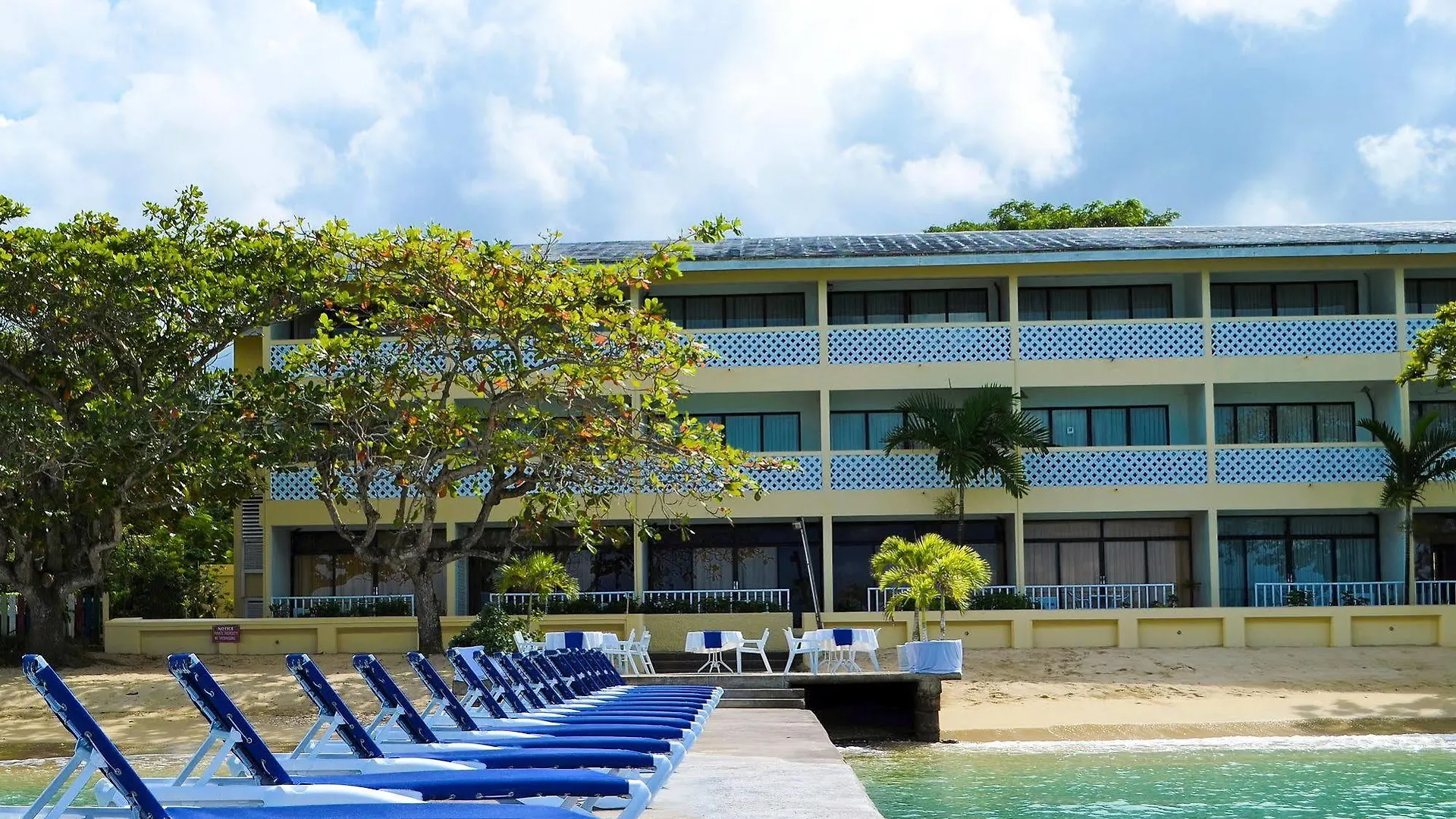 Crystal Ripple Beach Lodge Ocho Rios
