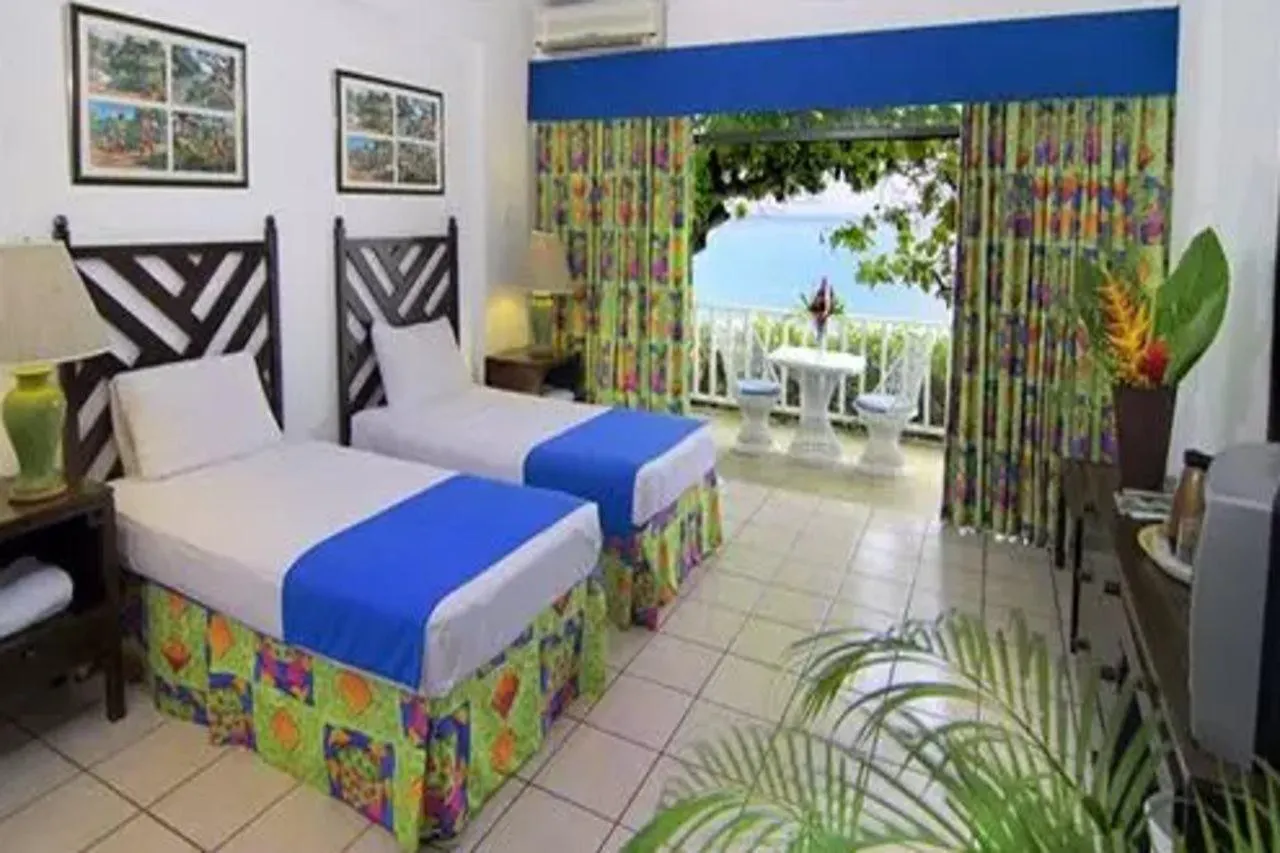 Crystal Ripple Beach Lodge Ocho Rios Hotel