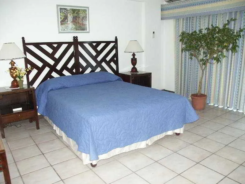 Crystal Ripple Beach Lodge Ocho Rios 2*,